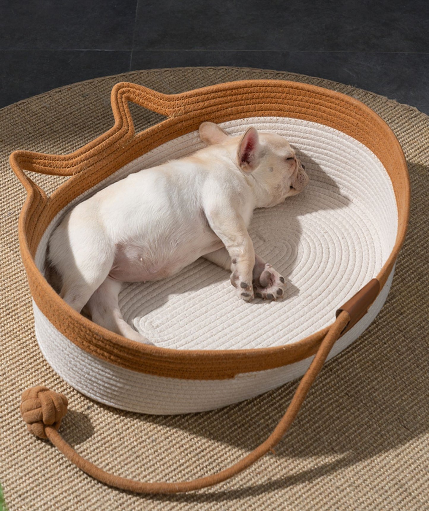 Rattan kennels are universal in all seasons, coarse hemp weaving in summer, large, medium and small dog supplies, cat kennels, sleeping mats are in stock.